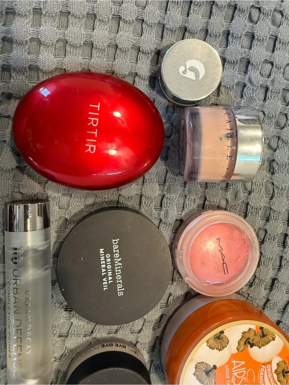 Mixed lot of 15 Foundation Items